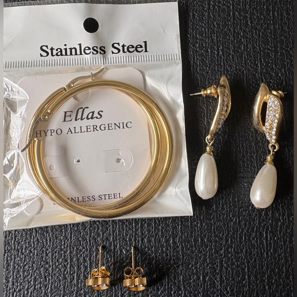 3 pairs of earrings